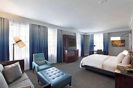 Select Suite, Suite, 1 King, Sofa bed