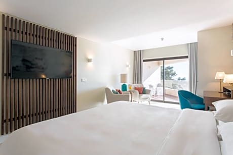 Guest room, 1 Queen, Balcony