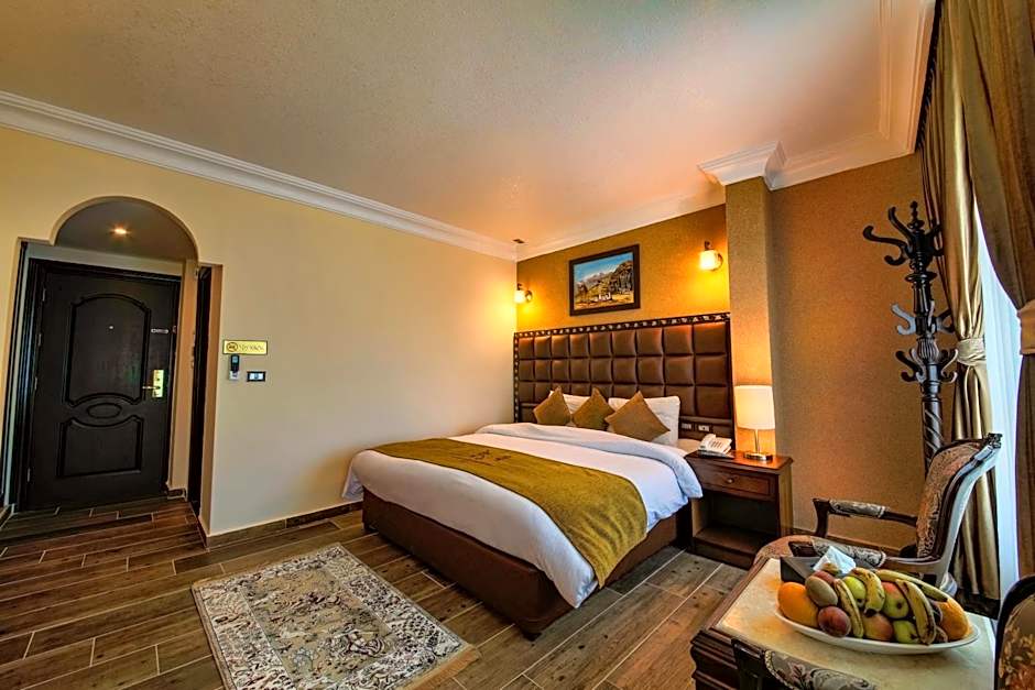 Town Season Hotel