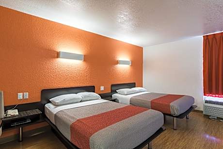 2 Full Beds | Non-Smoking, Micfridge