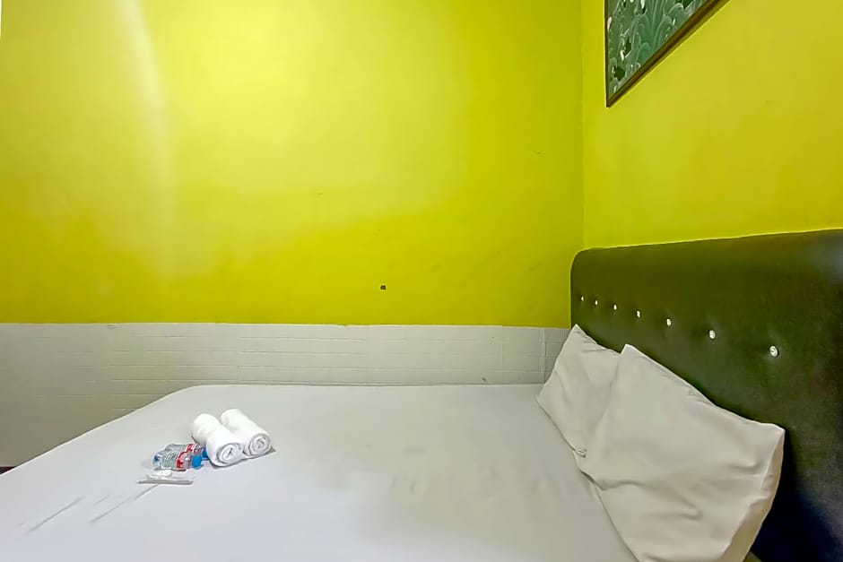 WILUDJENG Guest House near Alun Alun Sragen Mitra RedDoorz
