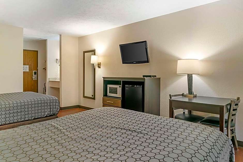 Econo Lodge Traverse City South