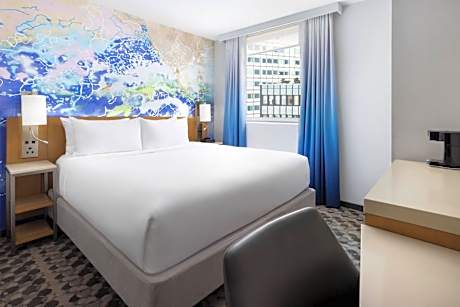 Guest room, 1 King, City view