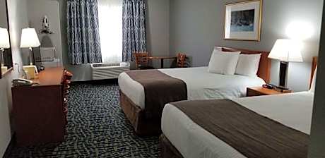 2 Queen Beds NSMK Pet Friendly Room High Speed Internet Access Microwave Fridge Full Breakfast