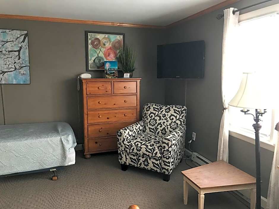 Simmons Motel and Suites