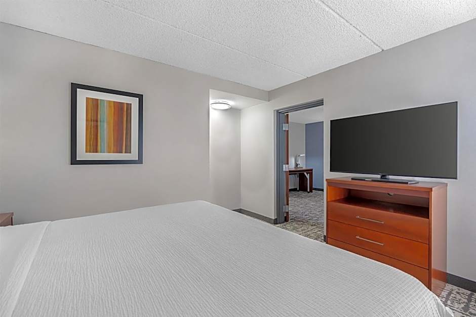 Best Western Plus Fresno Airport Hotel