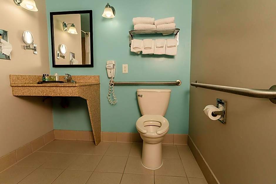 Gateway Hotel & Suites, an Ascend Collection Hotel