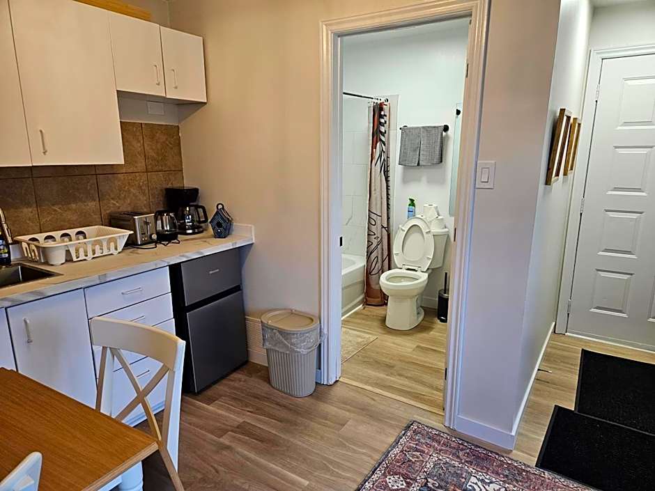 JstLikeHome - Old Ottawa Suite & Guesthouse