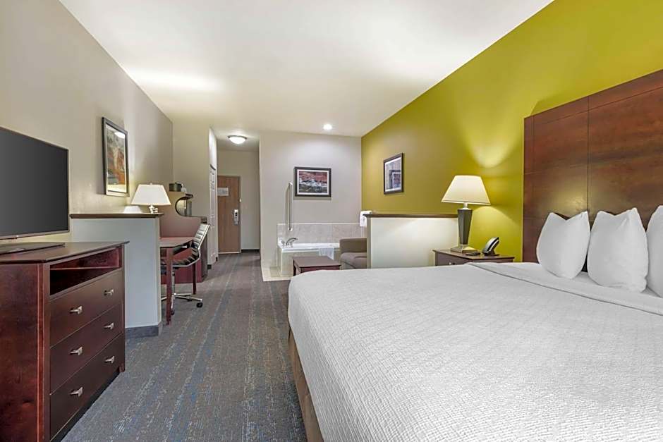 Best Western Plus Mansfield Inn & Suites