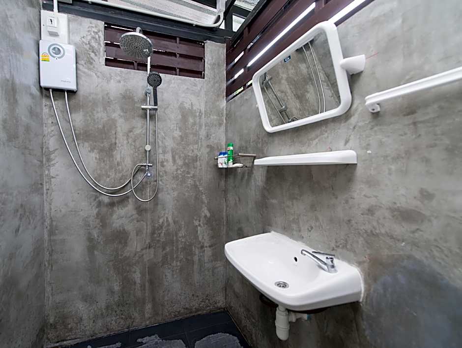 Nang Ta Yon @ Ban Thap Chang Hostel