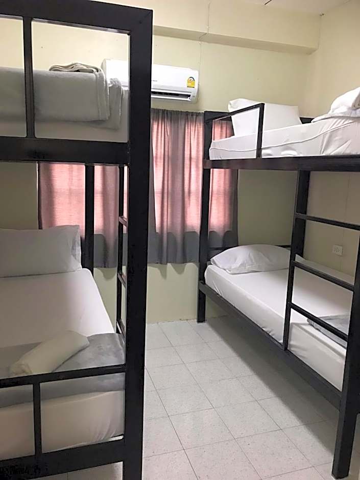 Holiday Phangan - Hostel & Bar