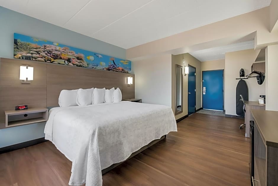 Red Roof PLUS & Suites Virginia Beach - Seaside