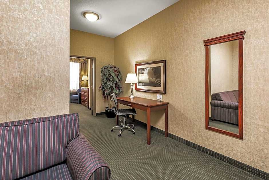 Redwood Inn & Suites