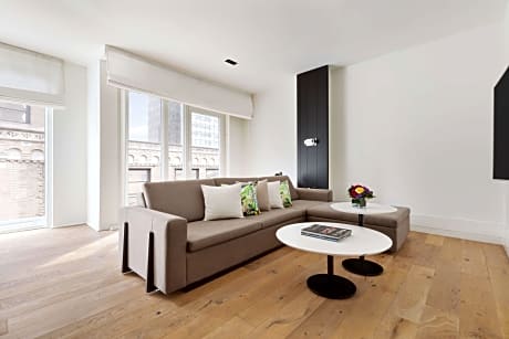 BALCONY SUITE