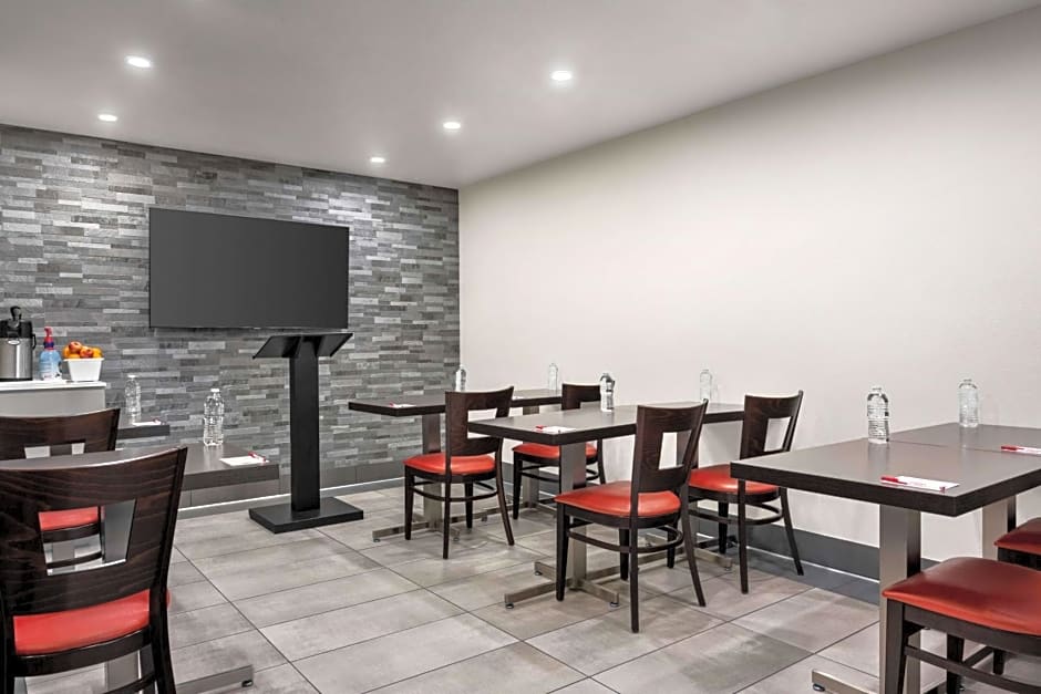Ramada by Wyndham Anaheim Convention Center