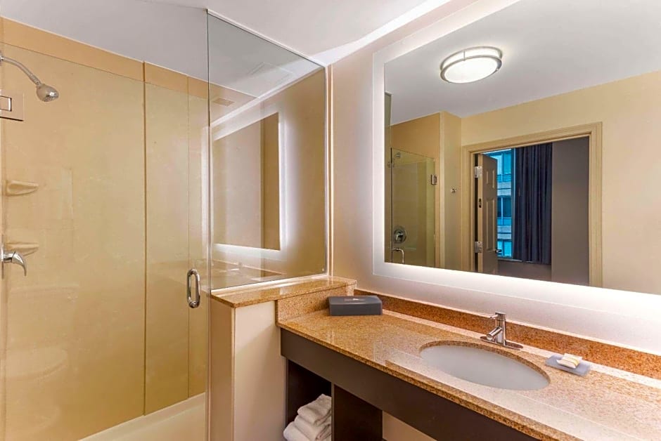 La Quinta Inn & Suites by Wyndham Chicago Downtown