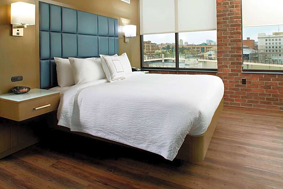 Courtyard by Marriott Akron Downtown