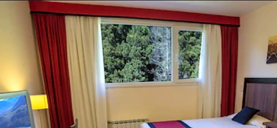 Huinid Pioneros Hotel