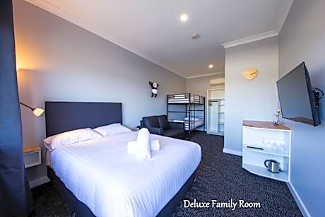 Deluxe Family Room