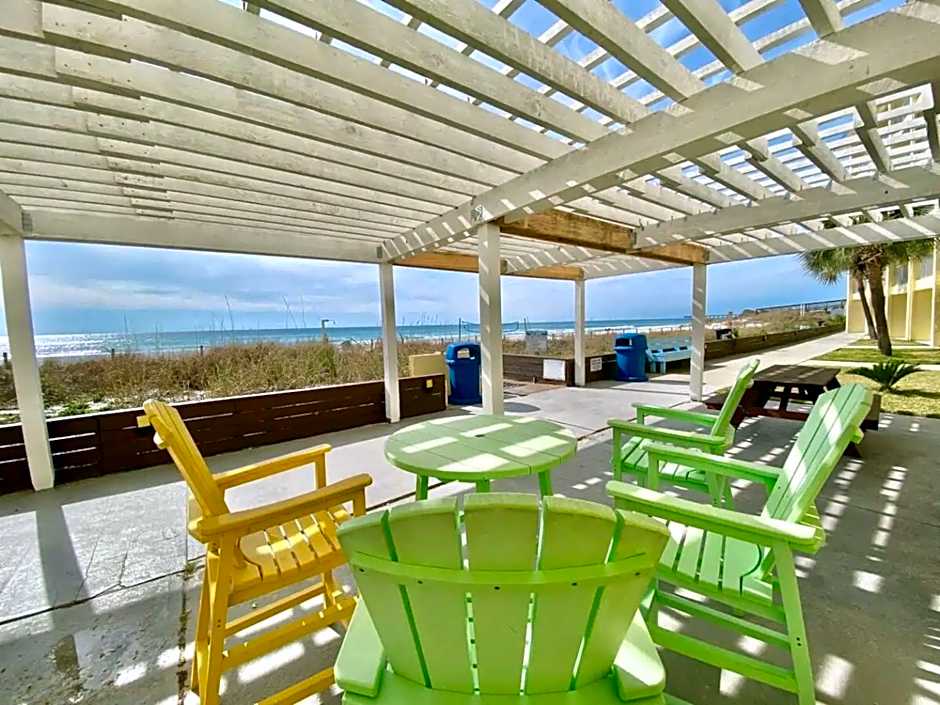 Sandy Bottoms Beachfront Studio On The Sand