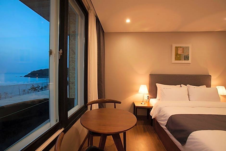 Two-Y-Hotel