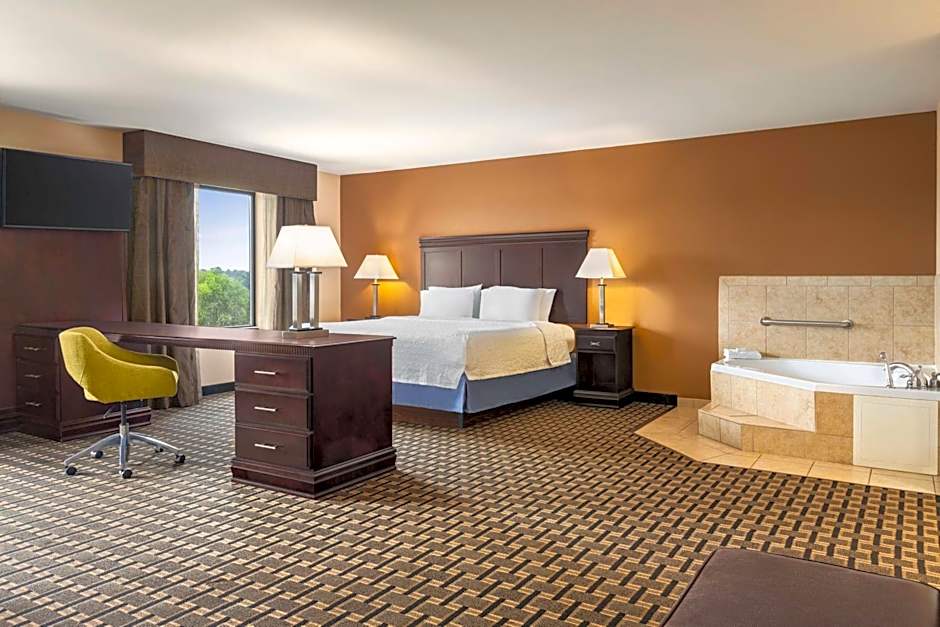 Hampton Inn By Hilton & Suites Pine Bluff