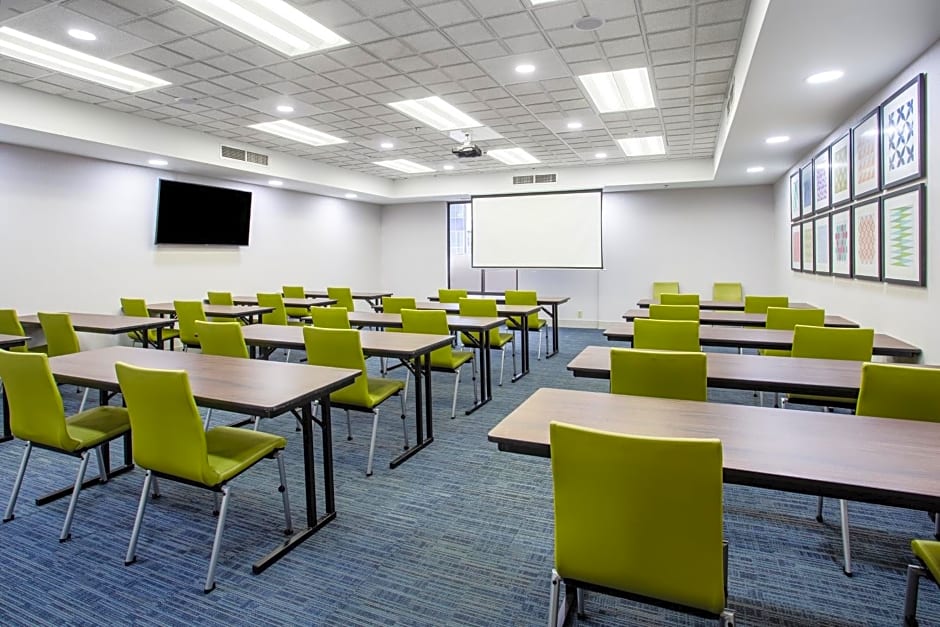 Holiday Inn Express Hotel and Suites Fort Wayne By IHG