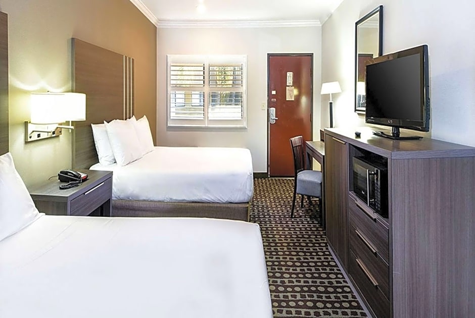 Travelodge by Wyndham Commerce Los Angeles Area