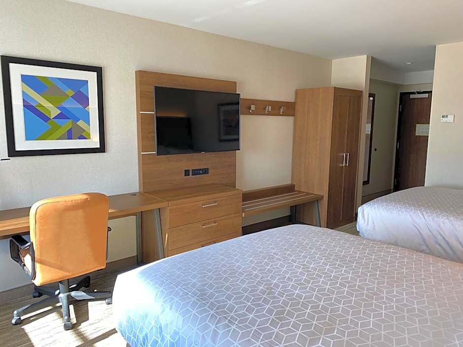 Holiday Inn Express and Suites Chatsworth By IHG