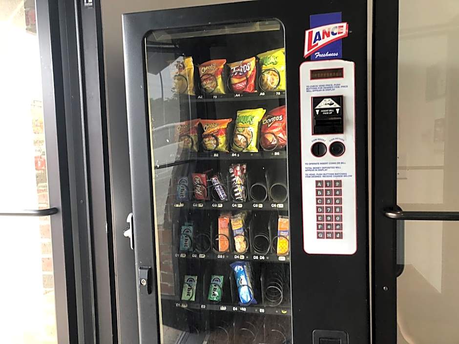 Howard Johnson by Wyndham Airport