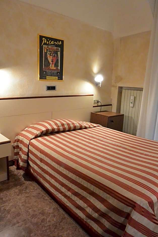 Le Petit Hotel