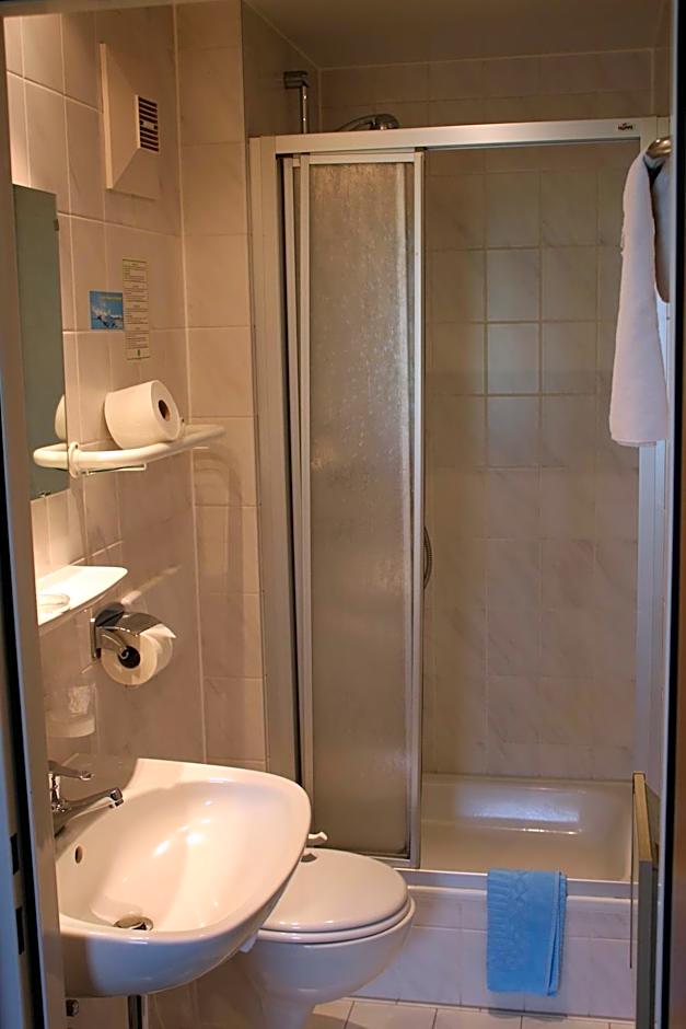 Photo 1 of 4 of Single Room