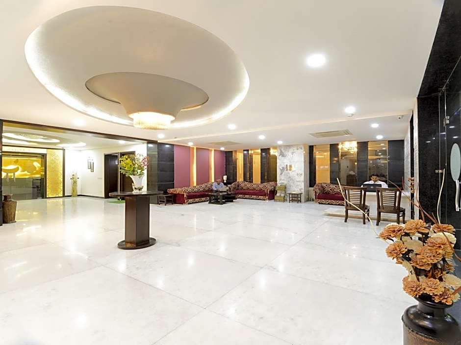 Hotel Crimson Palace