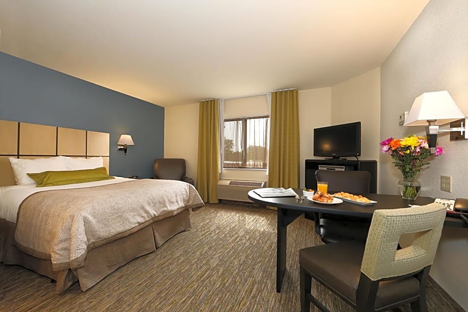 Candlewood Suites East Lansing, an IHG Hotel