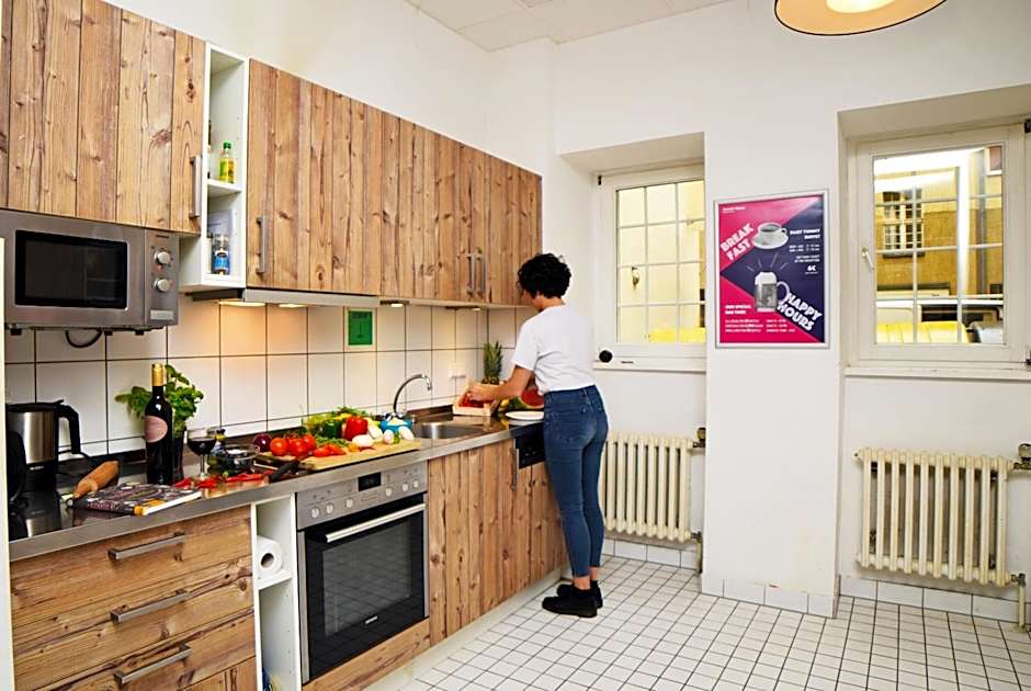 Amstel House Hostel
