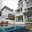 The Front Hotel and Apartments