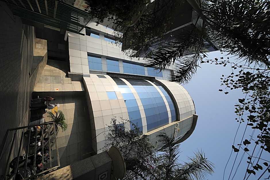 HOTEL PENINSULA GRAND