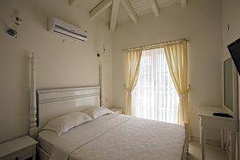 Alaroof Hotel