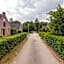 Het Huys Ewijk mooi luxe en een laadpaal