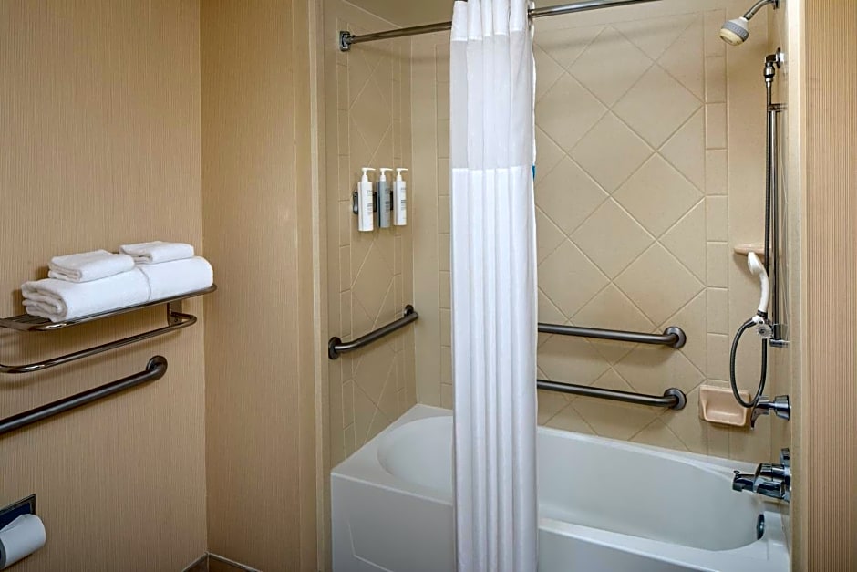 Hampton Inn By Hilton & Suites Mystic