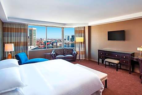 Concierge level, Guest room, 1 King, Harbor view