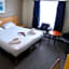 The Grand Burstin Hotel