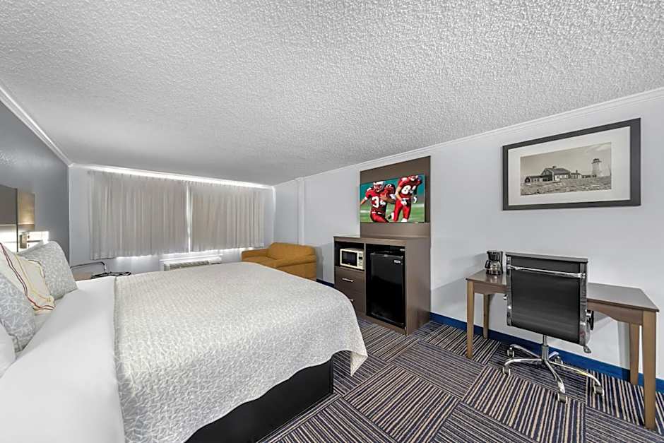 Admiralty Inn & Suites - a Red Collection Hotel