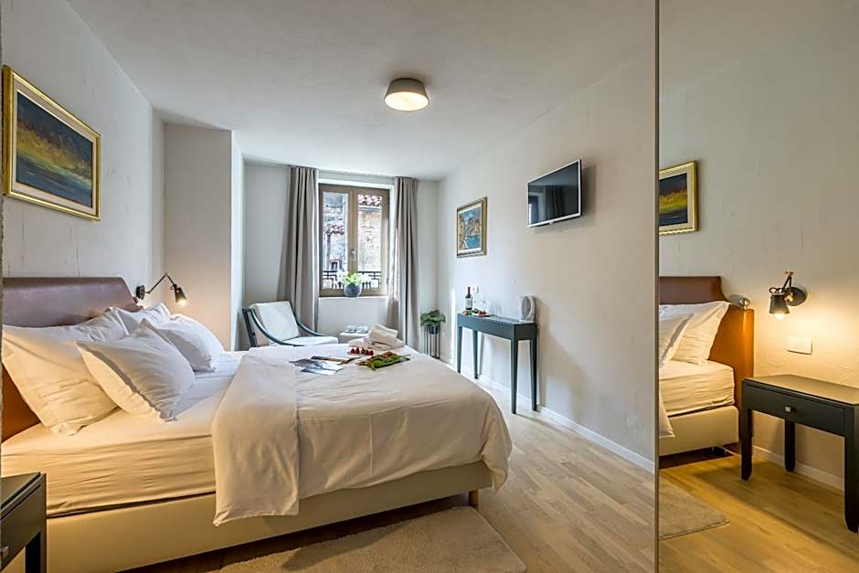 Leonis Restaurant & Rooms
