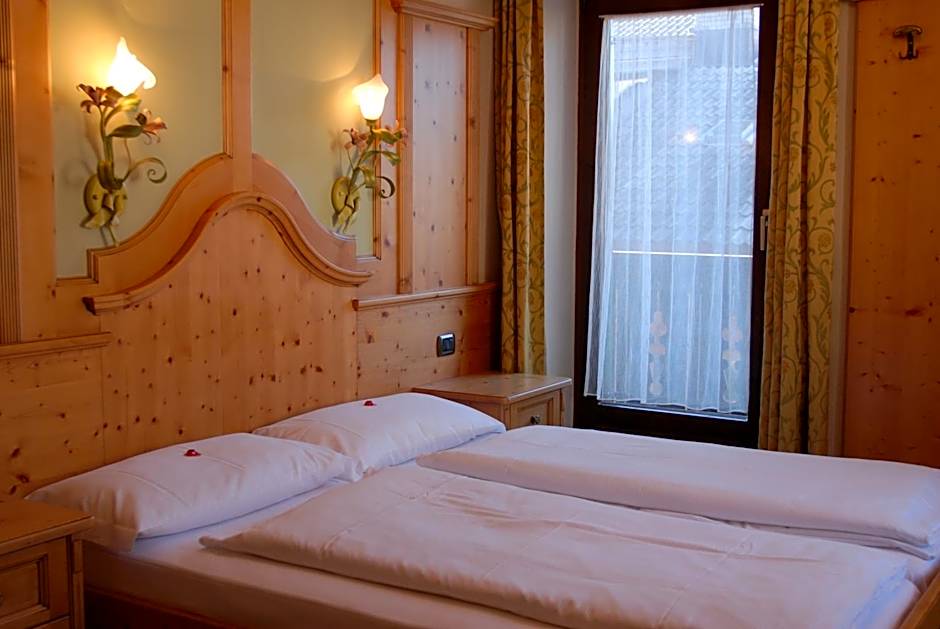 Photo 1 of 3 of Double Room