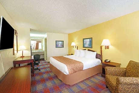 1 King Bed Non-Smoking