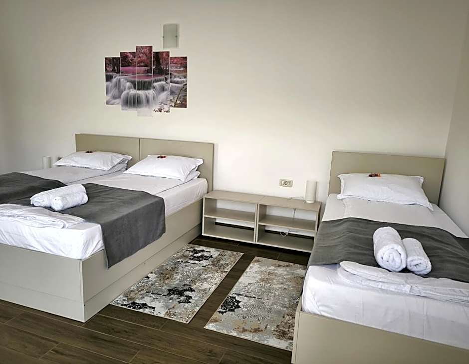 Adriana Touristik Hostel 3 Stele Arad