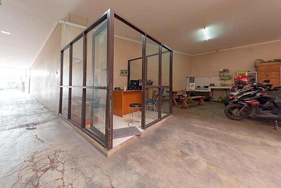 RedDoorz Syariah near Exit Toll Subang