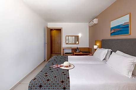 One-Bedroom Apartment with Sea View