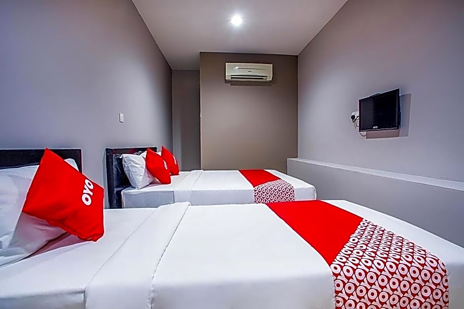 Super OYO 44097 Avatarr Hotel